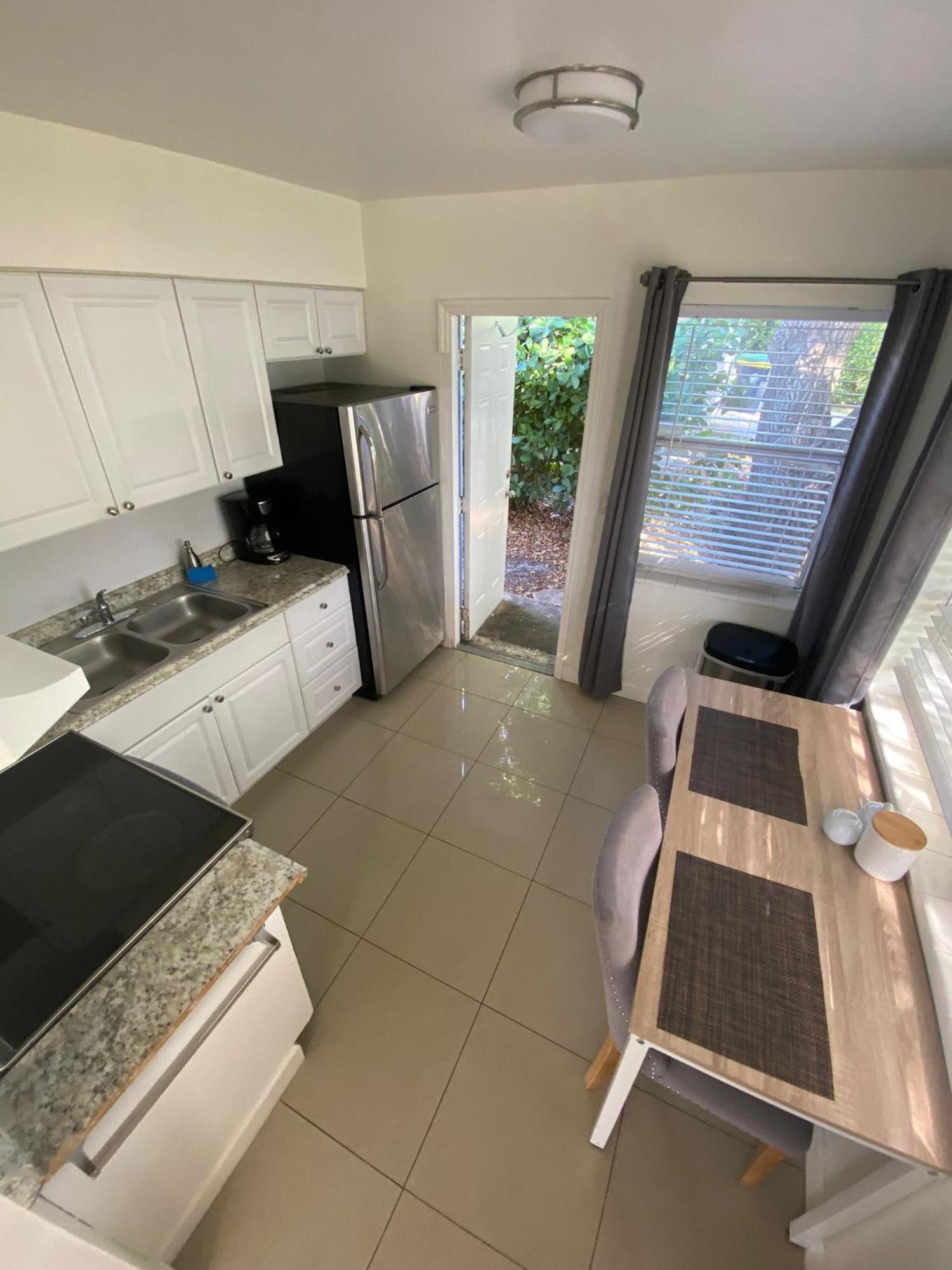 Sophisticated Dania Beach Suites Near The Beach Exterior foto